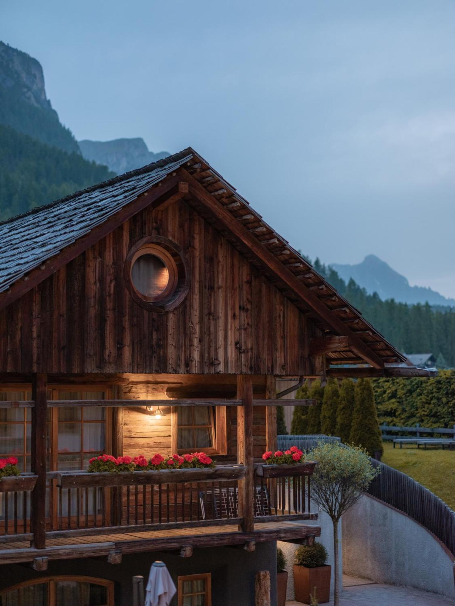 Sportony Mountain Lodges La Villa  Exterior photo